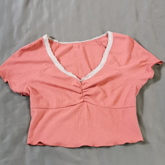 crop top - Picture 2 of 3